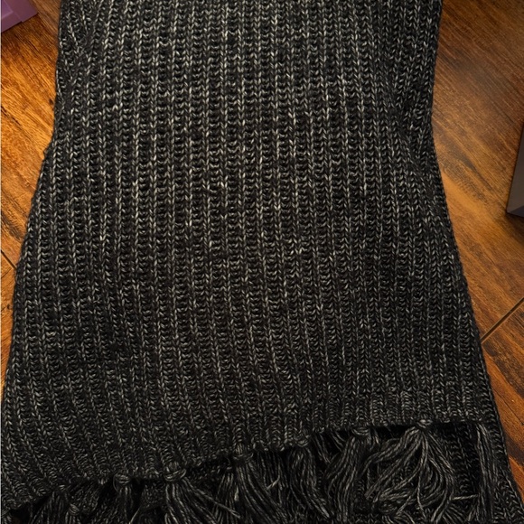 American Eagle Outfitters Black and Gray Knit Poncho/Shrug - Picture 10 of 10